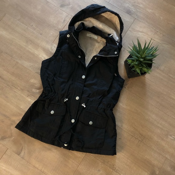 Black Vest ~ Sherpa lined - Picture 5 of 5